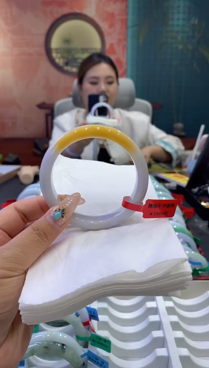 翡翠手镯未镶嵌多人00014584