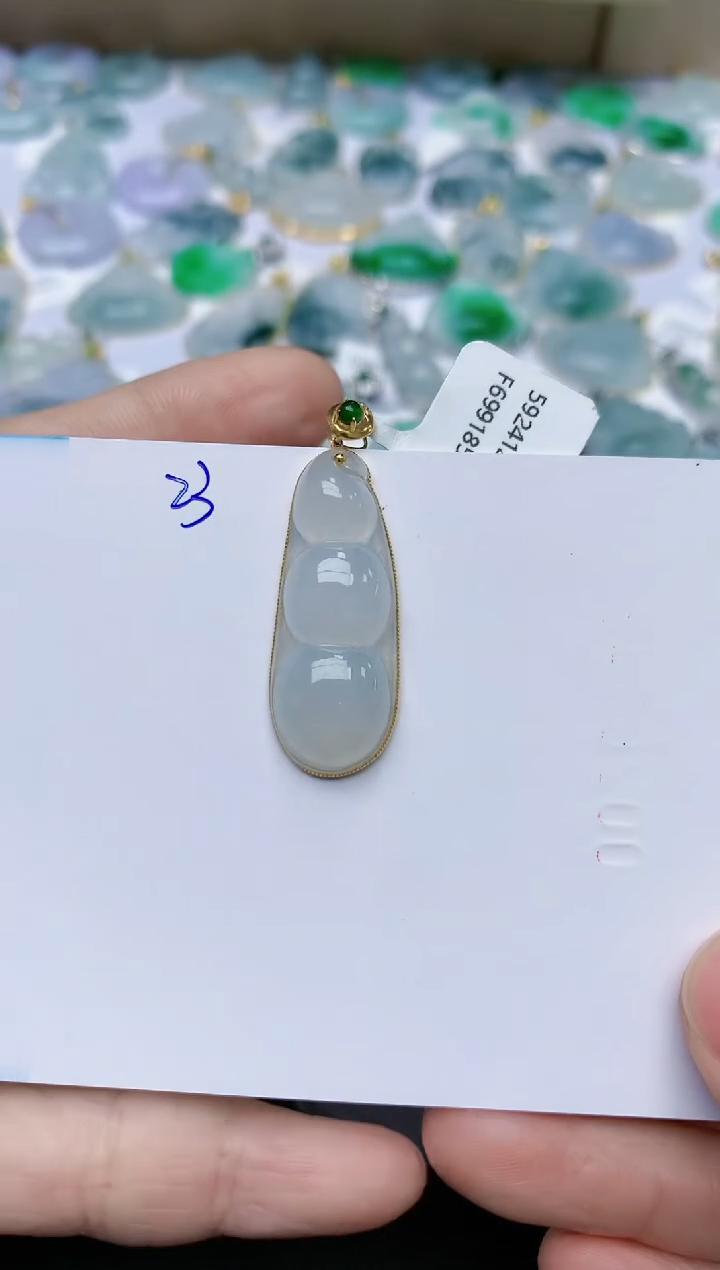 【闪购商品】翡翠颈饰18K金镶嵌天然翡翠A货    