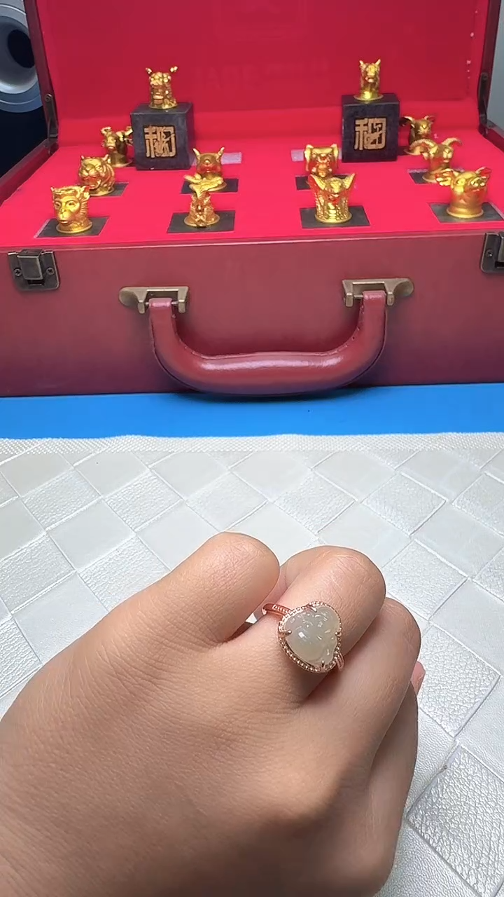 和田玉合金颈饰小佛公戒指多样性发一个