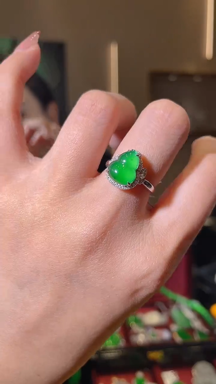 【闪购商品】翡翠戒指18K金镶嵌天然翡翠A货