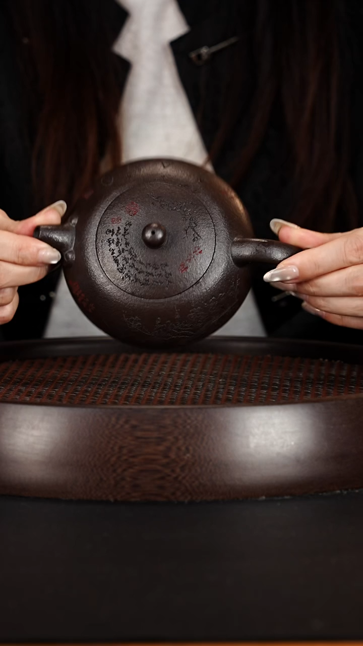 茶壶紫砂宜兴紫砂壶玄铁石黄如意扁西施260cc