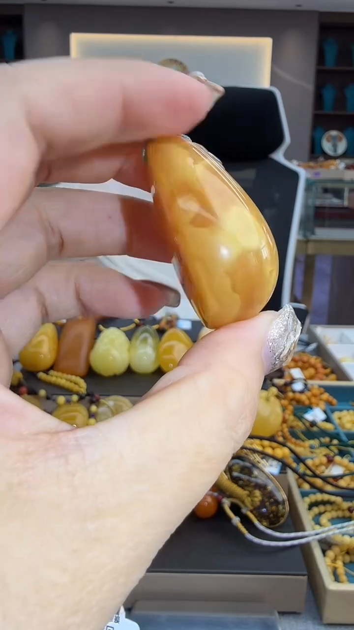 琥珀颈饰未镶嵌170秒拍号 