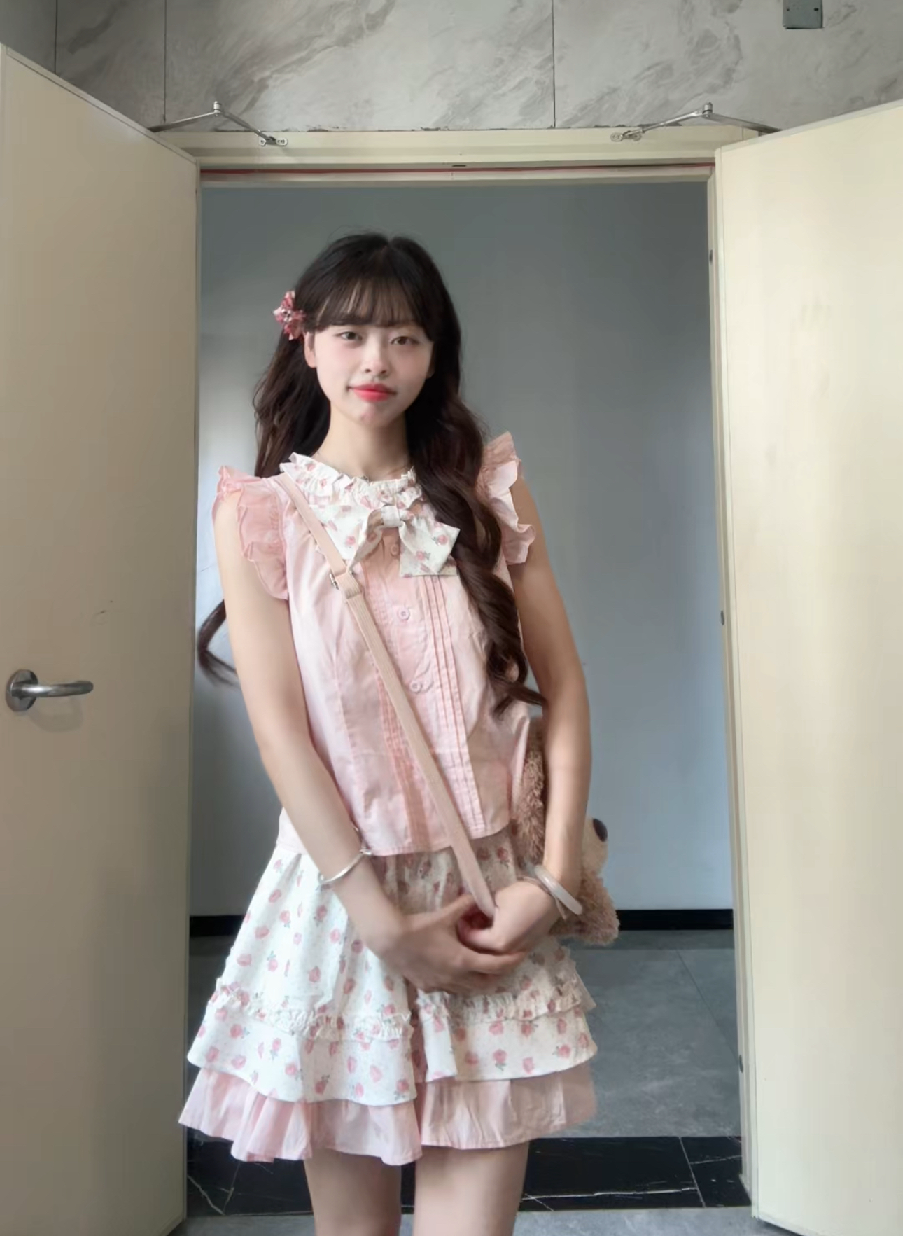 甜圈圈【小草莓】蝴蝶结飞飞袖拼接上衣高腰碎花半身裙