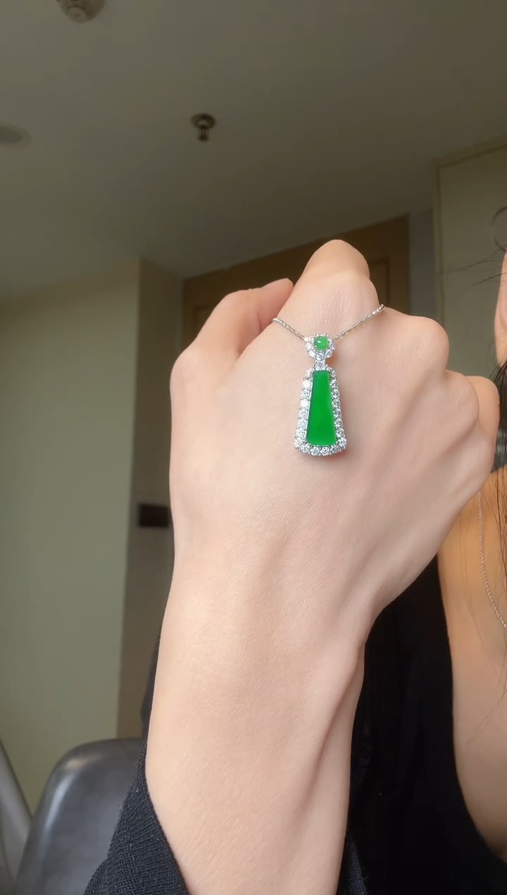 【闪购商品】翡翠吊坠(不含链)银S925镶嵌天然翡翠吊坠