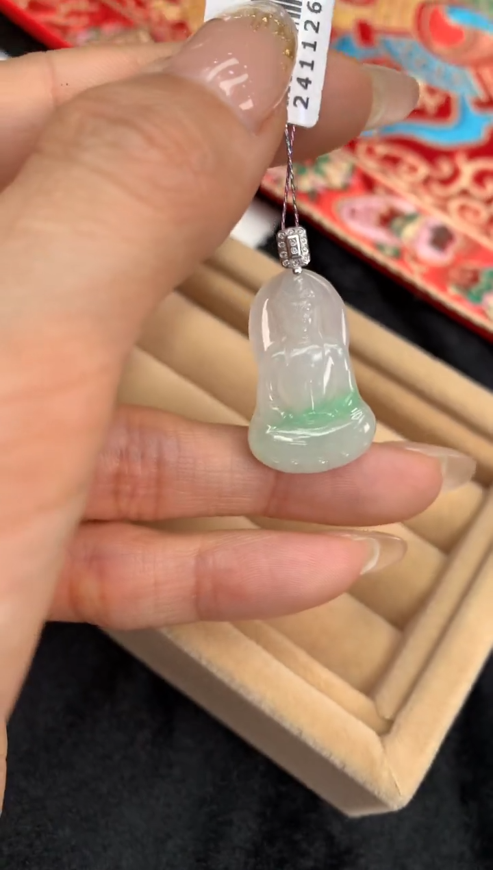 【闪购商品】翡翠颈饰18K金镶嵌观音