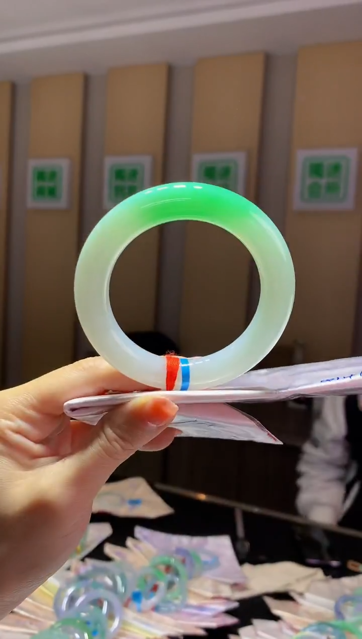 未镶嵌手镯翡翠-Q141 圈口55.5 全款14.2万 定金2万