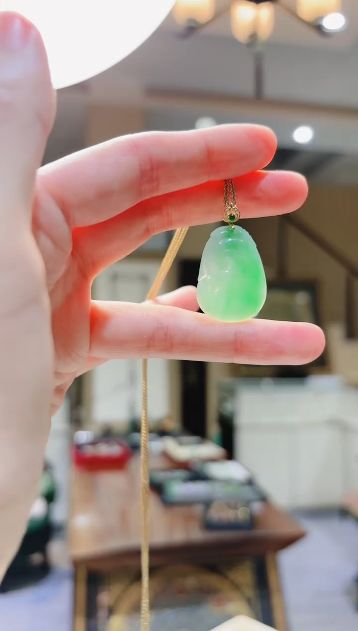 【闪购商品】翡翠颈饰18K金镶嵌绿如意翡翠吊坠F