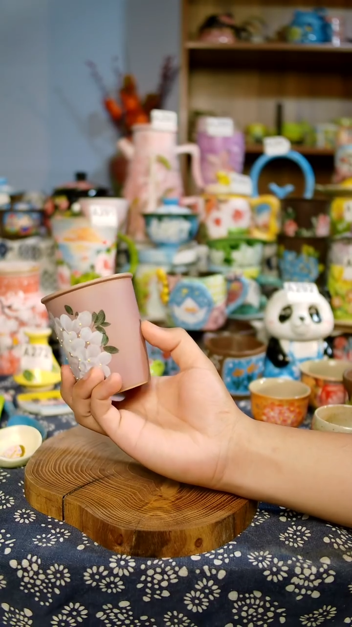 设计师款手绘釉下五彩陶瓷