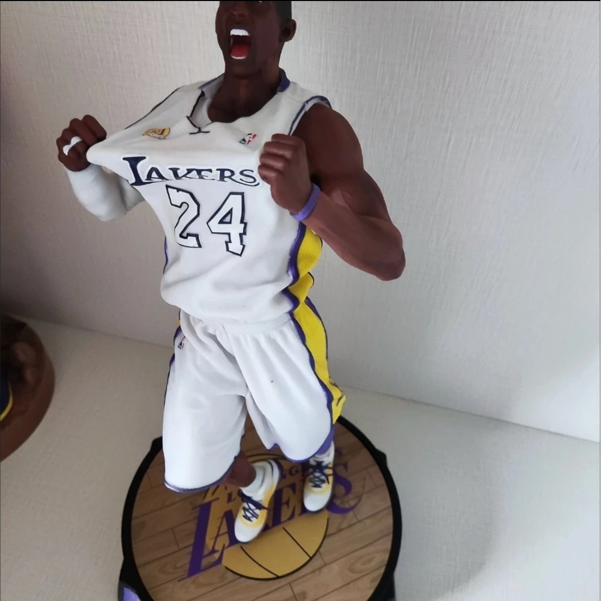 篮球GK科比NBA24黑曼巴摆件盒装手办模型帅气