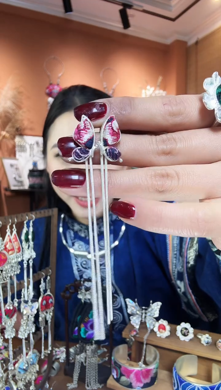 【闪购商品】刺绣纯手工民族风耳环