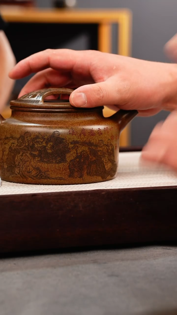 茶壶紫砂云雾沉香泥 牛盖莲子 百佛来朝