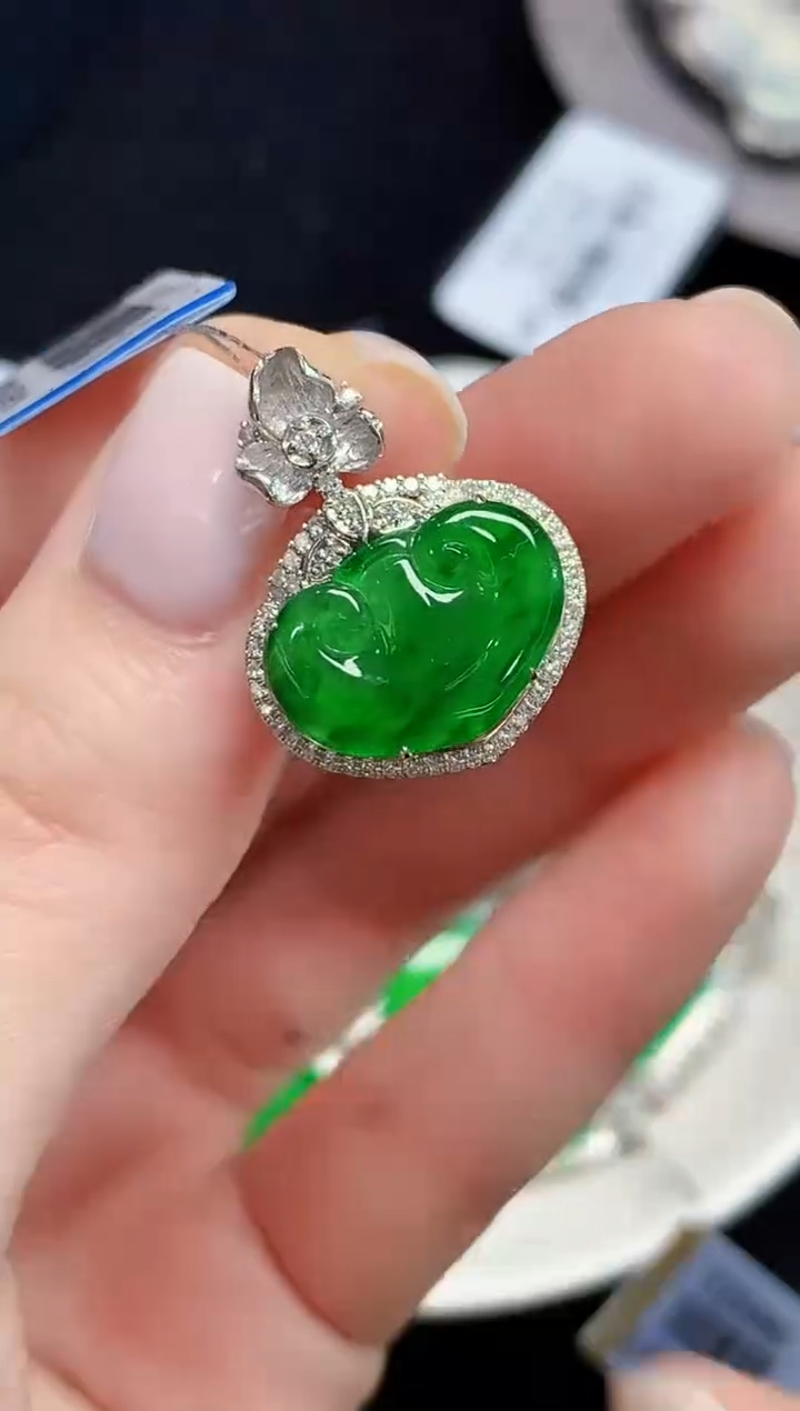 吊坠(不含链)18K金镶嵌翡翠L1491多样性发其一