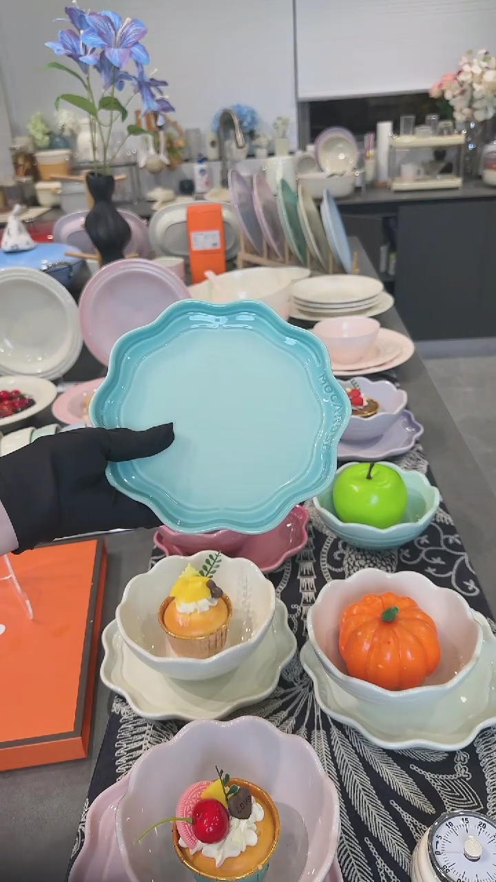 【闪购商品】瓷炻彩花边盘18CM-孔雀青