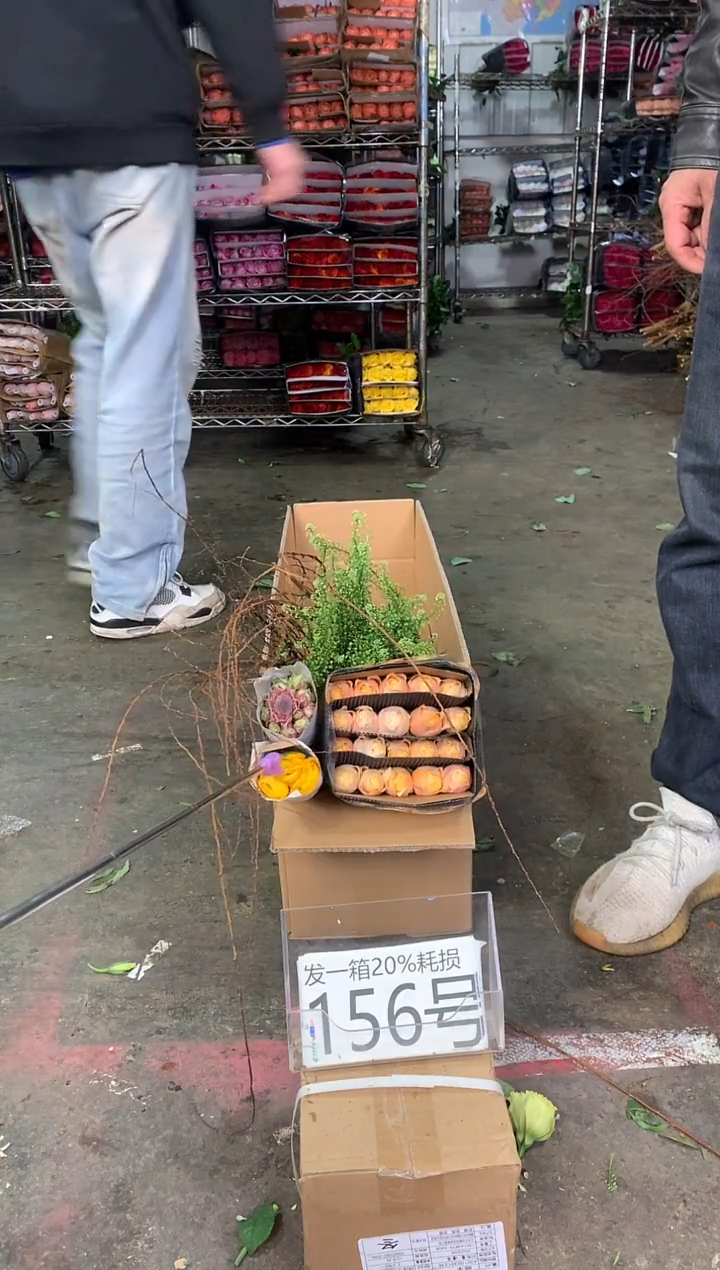 156号♥中通含20%耗损发一箱鲜花