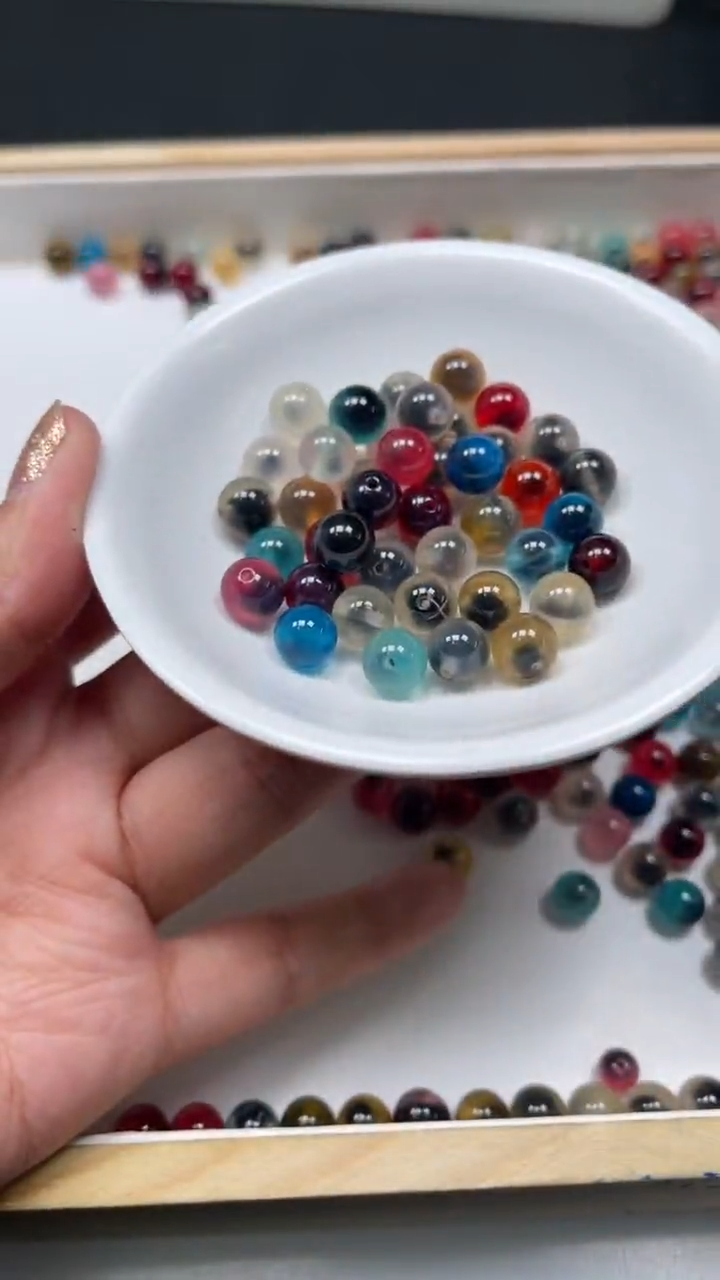 未镶嵌散珠玛瑙/玉髓B1711 彩糖心8mm10颗6.8元