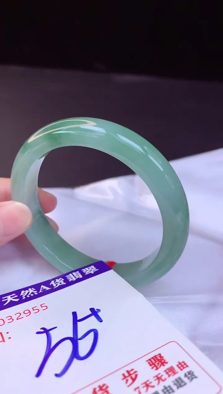 【闪购商品】翡翠手镯未镶嵌56+             