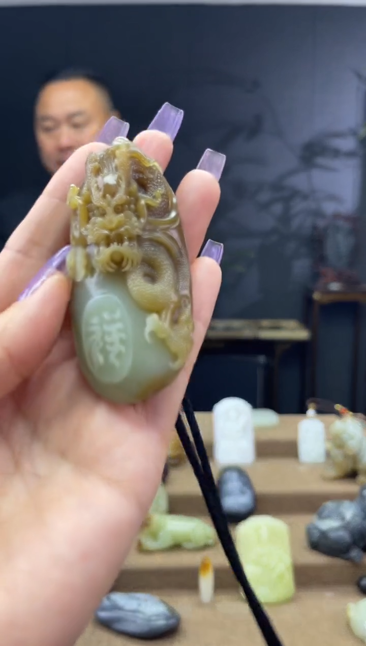 颈饰未镶嵌和田玉1