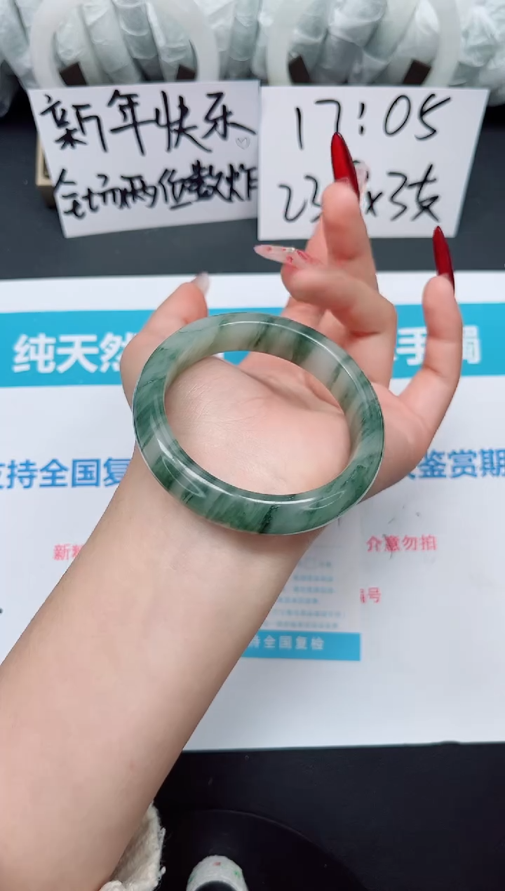 【闪购商品】石英质玉手镯未镶嵌b42