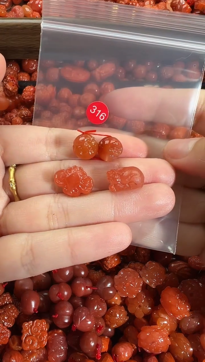 颈饰未镶嵌南红玛瑙1