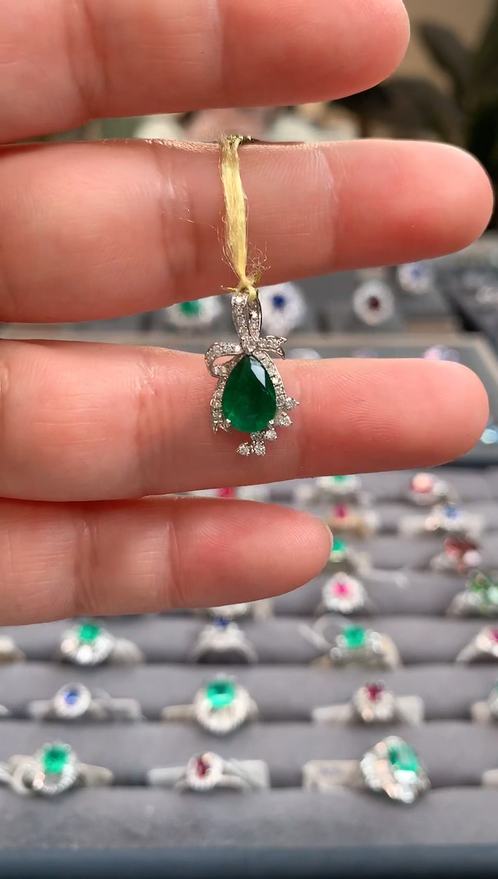 【闪购商品】祖母绿吊坠(不含链)18K金镶嵌祖母绿