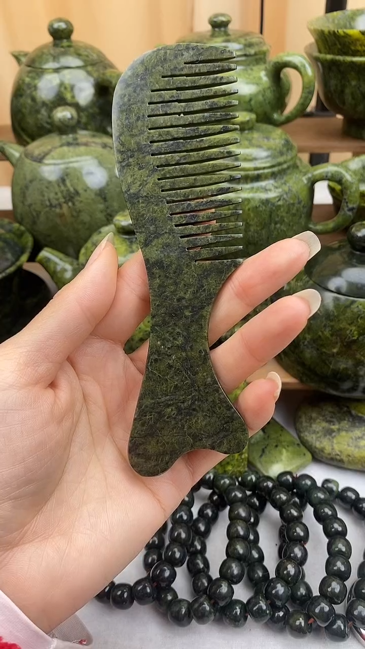 【闪购商品】蛇纹石玉梳子未镶嵌梳子