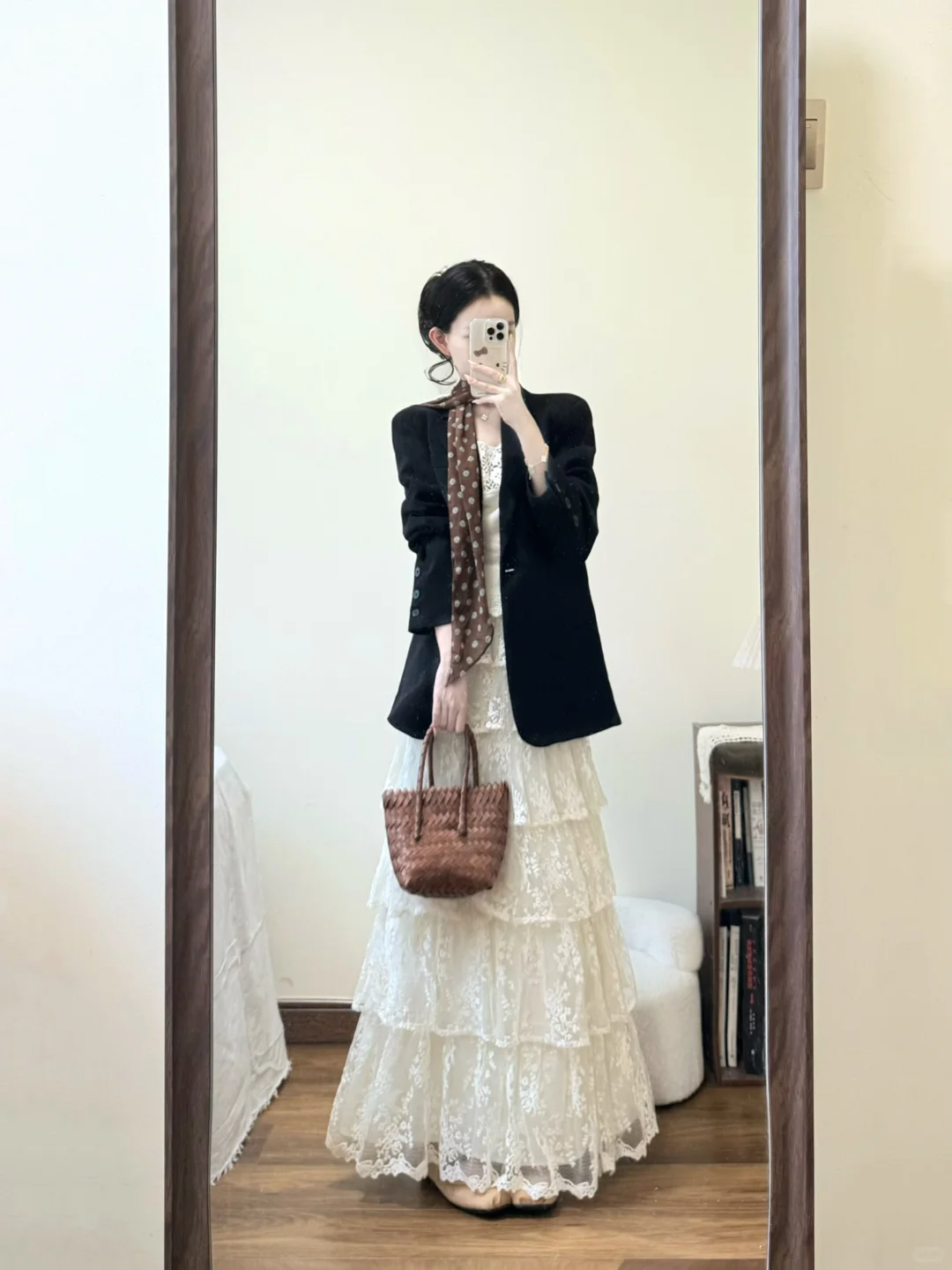 2025早秋搭配一整套高级感黑色西装外套搭配蕾丝半身裙气质两件套