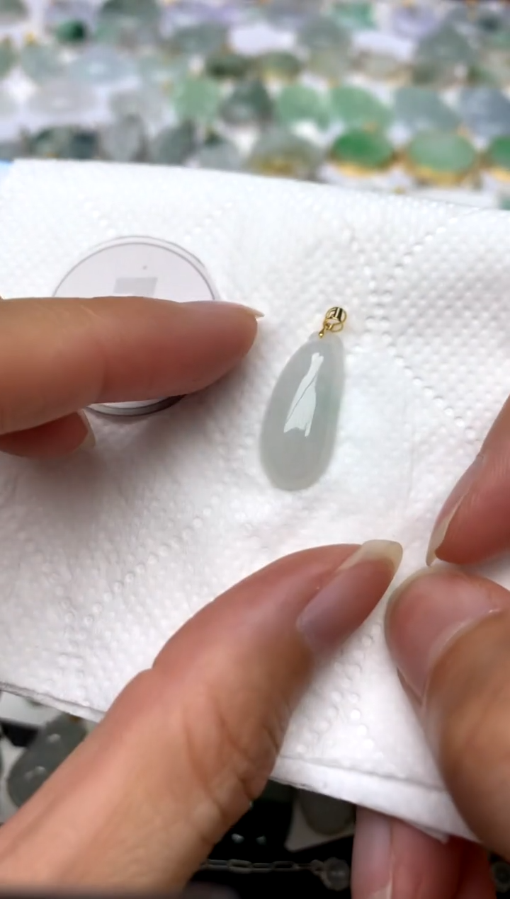 颈饰18K金镶嵌翡翠天然A货翡翠