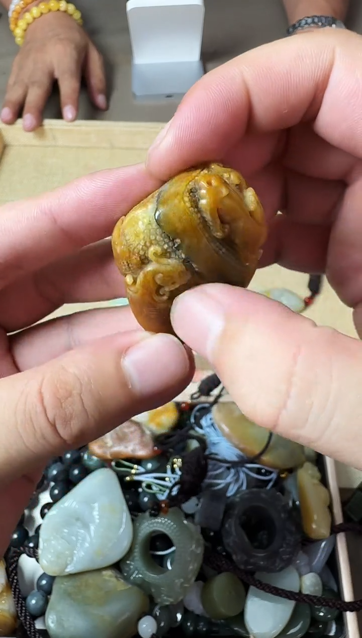 和田玉未镶嵌颈饰颈饰