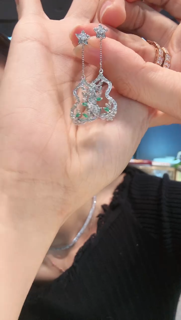 【闪购商品】钻石耳饰18K金镶嵌繁花葫芦