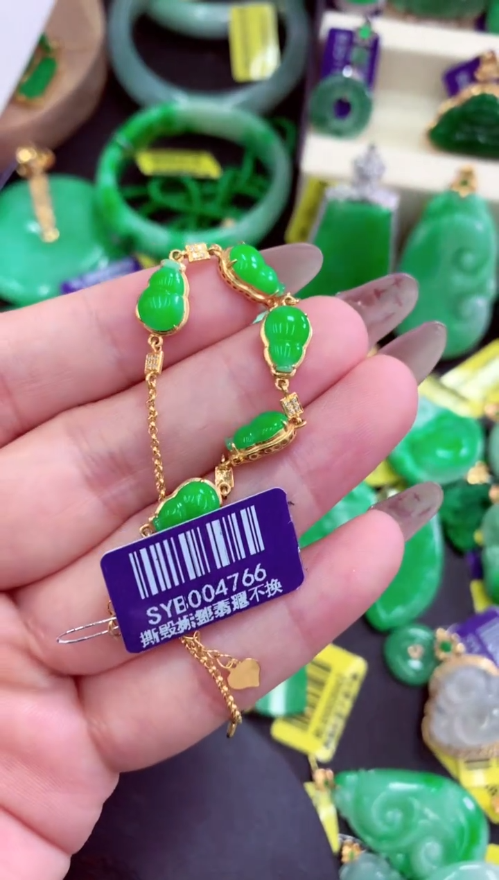 翡翠18K金镶嵌颈饰挂件