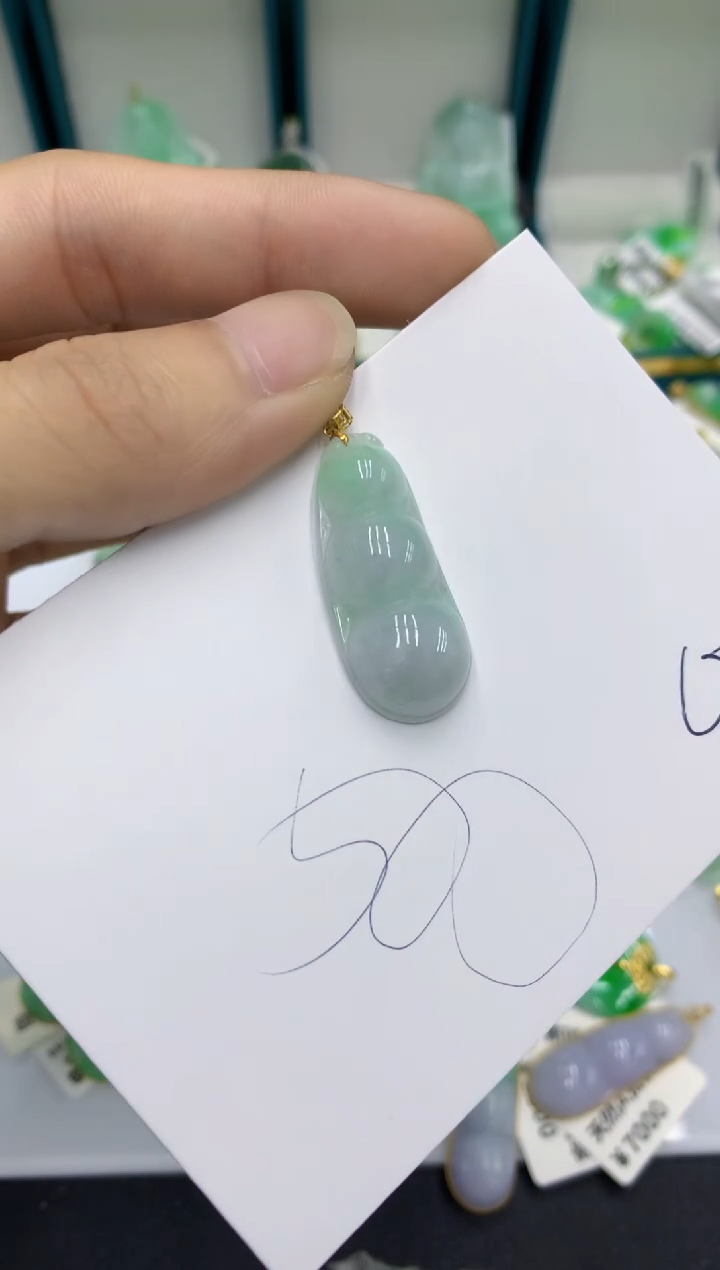 翡翠18K金镶嵌颈饰翡翠