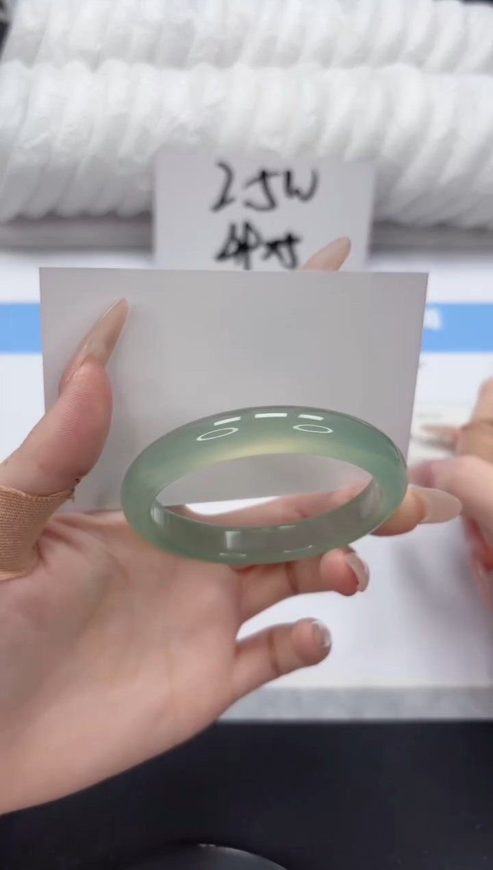 【闪购商品】石英质玉未镶嵌手镯A396-55