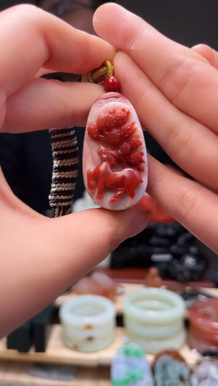 颈饰未镶嵌南红玛瑙天****.吊坠