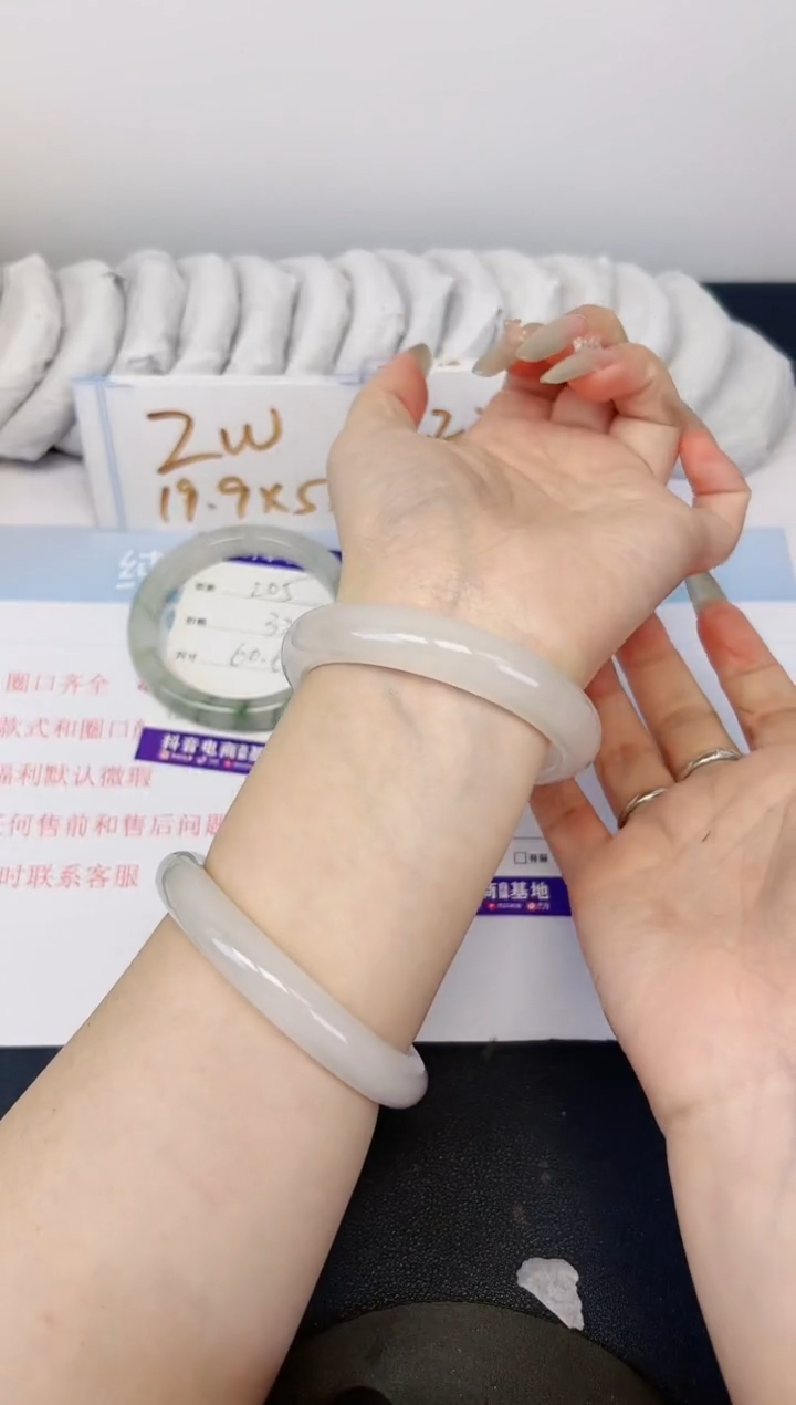 【闪购商品】石英质玉手镯合金206-57.8