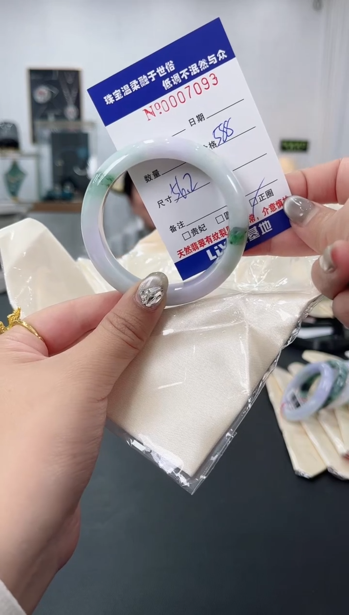 【闪购商品】翡翠手镯未镶嵌天然翡翠A货