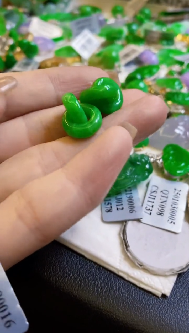 【闪购商品】定制翡翠未镶嵌吊坠