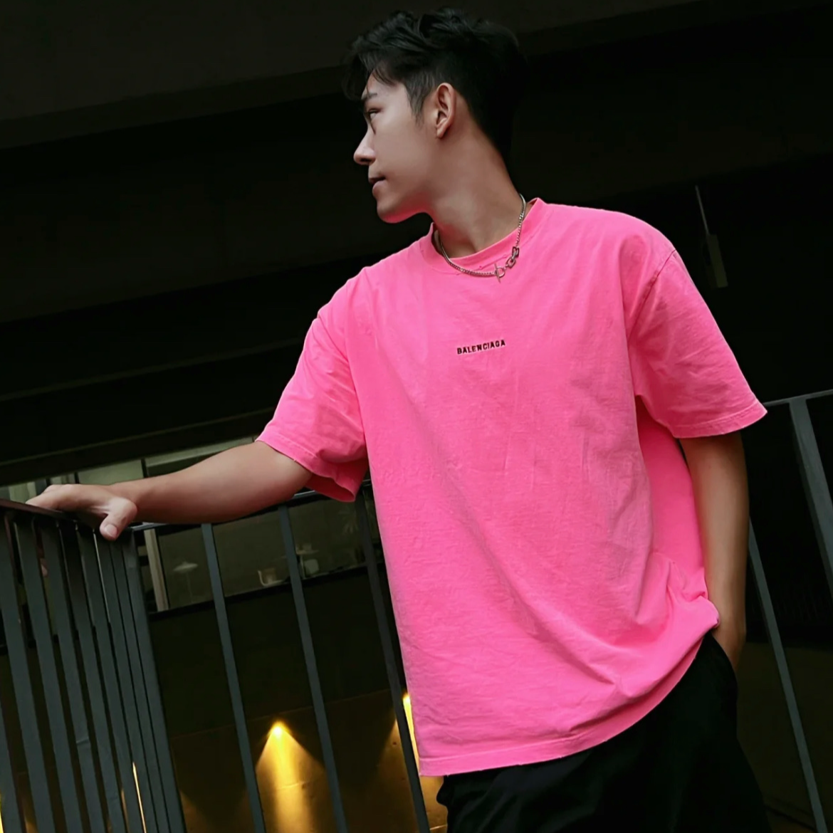 99新 Balenciaga/巴黎世家 粉色字母Logo印花短袖/尺码L/AH003298