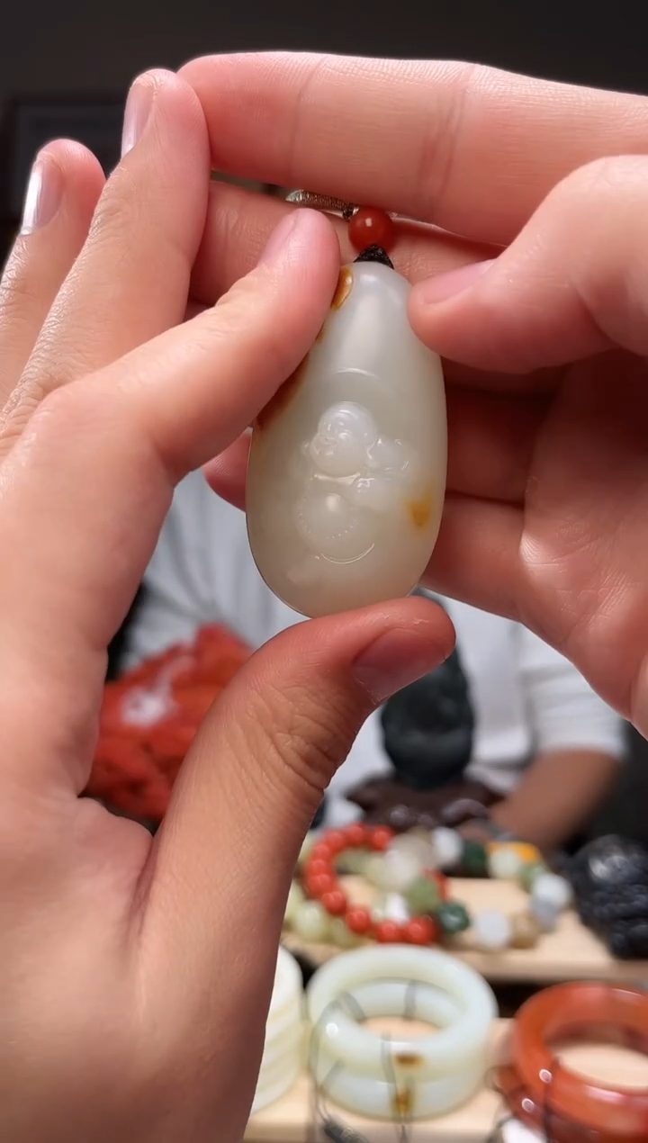 颈饰未镶嵌和田玉飞*剑吊坠