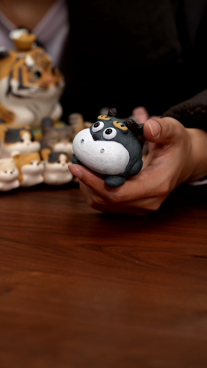 紫砂摆件微瑕小龙