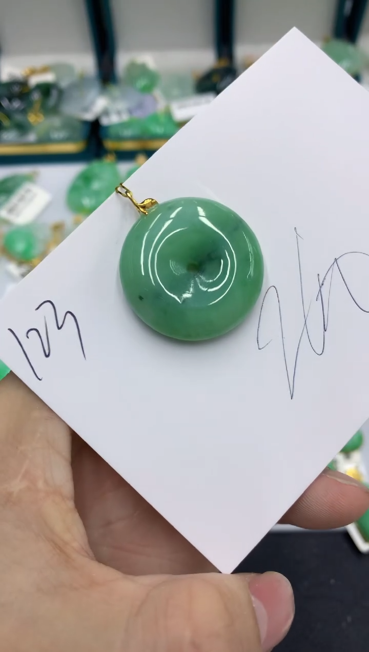 【闪购商品】翡翠颈饰18K金镶嵌翡翠