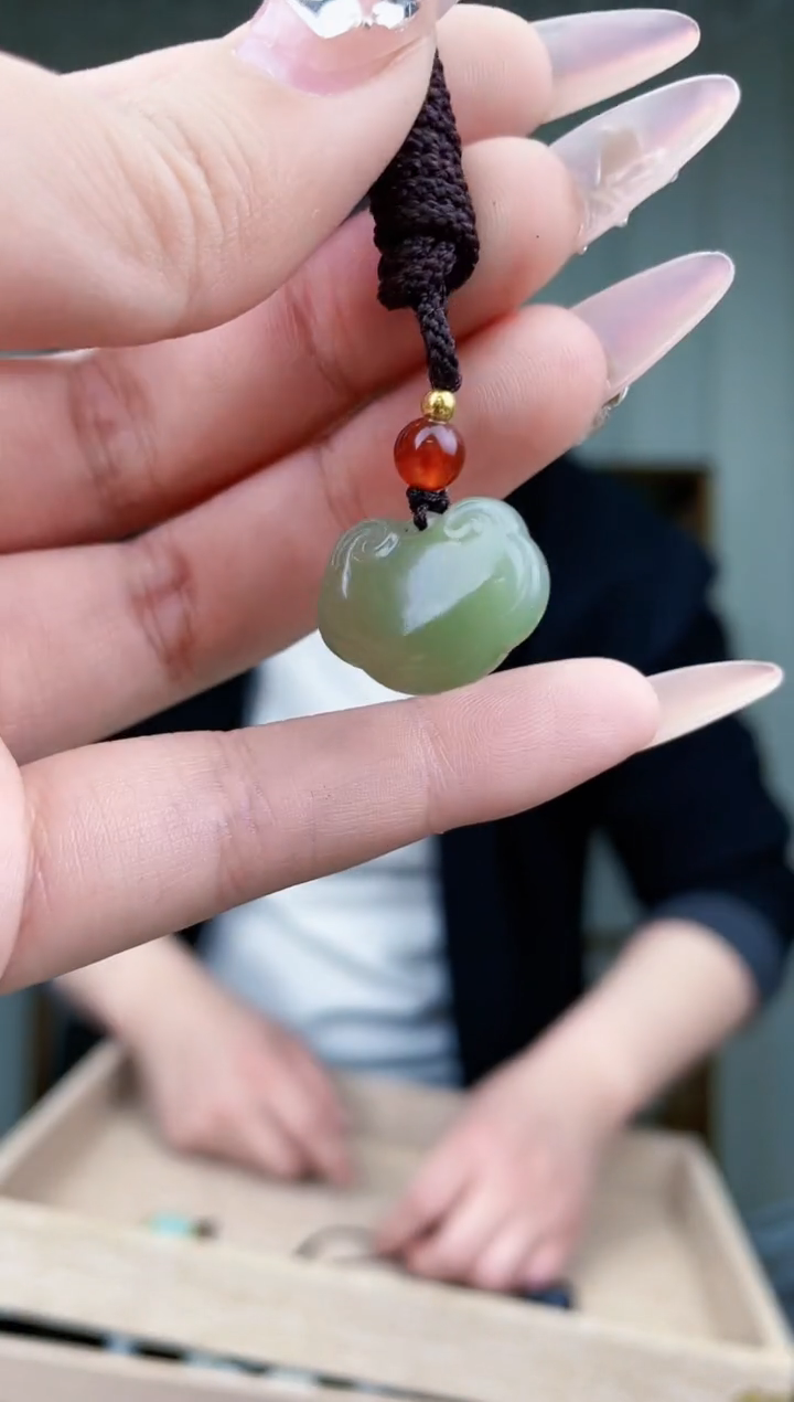【闪购商品】和田玉挂件未镶嵌拍一发一，多样性发货！