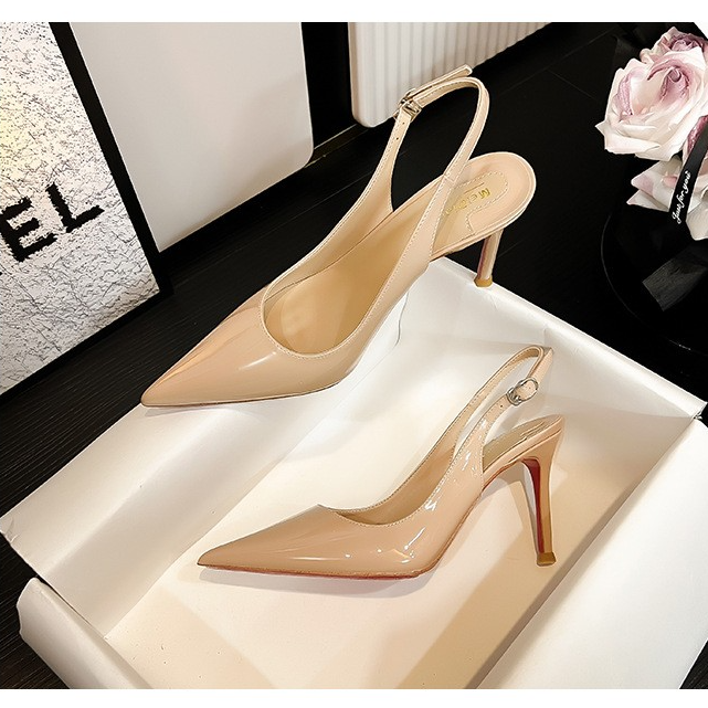 2025新款红底包头时尚细跟一字带女凉鞋尖头后绊带搭扣气质高跟鞋