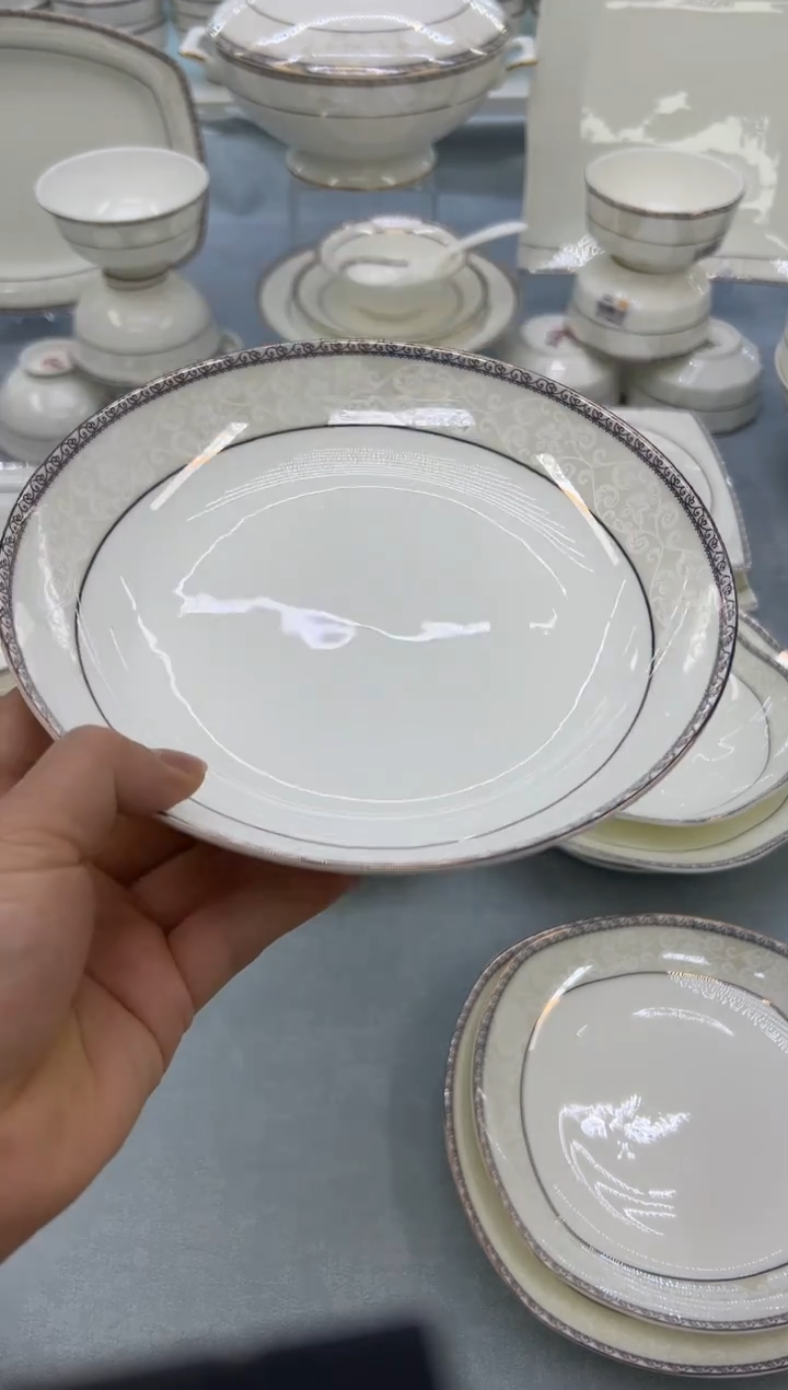 骨瓷玲珑8圆饭盘2个