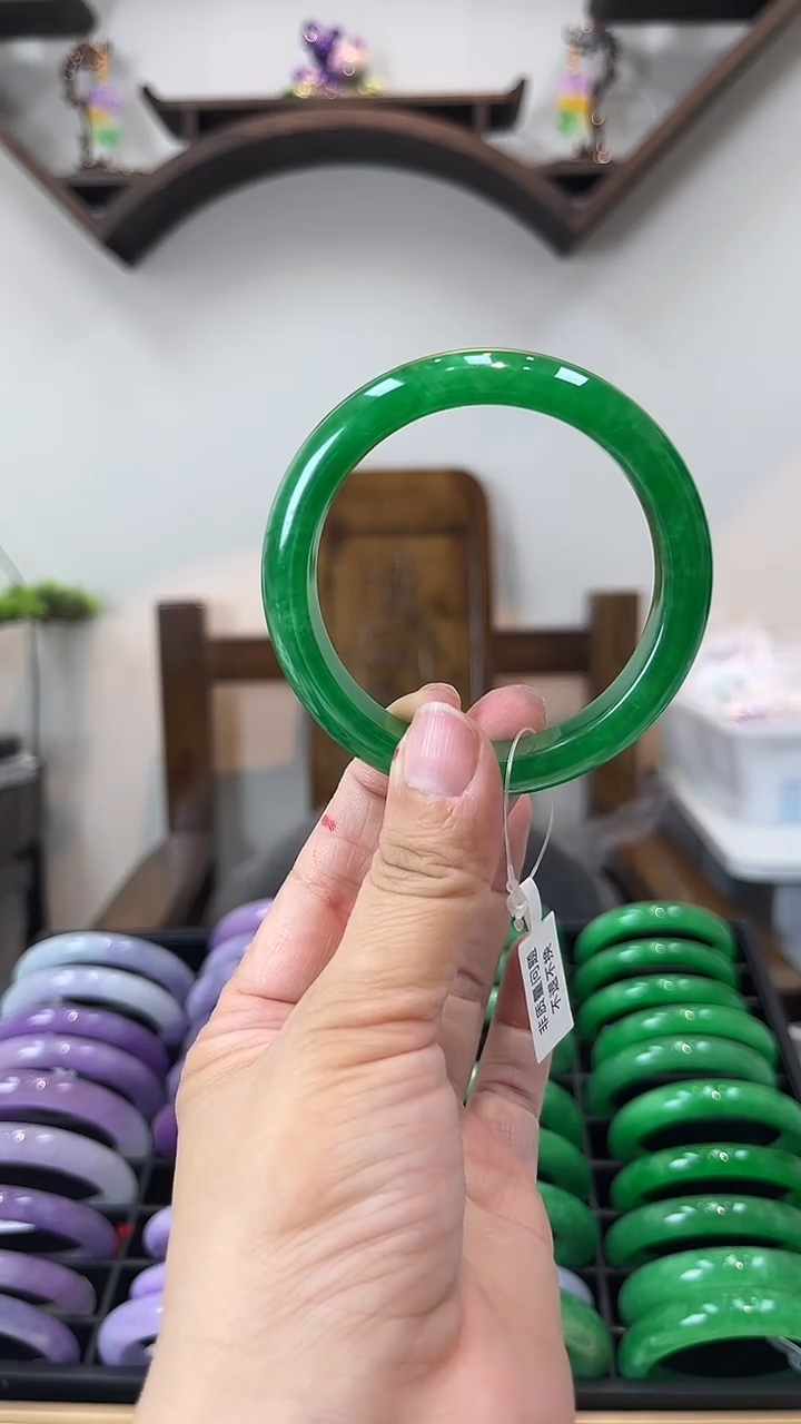 【闪购商品】砖雕a38 辣阳绿手镯 圈口54-61