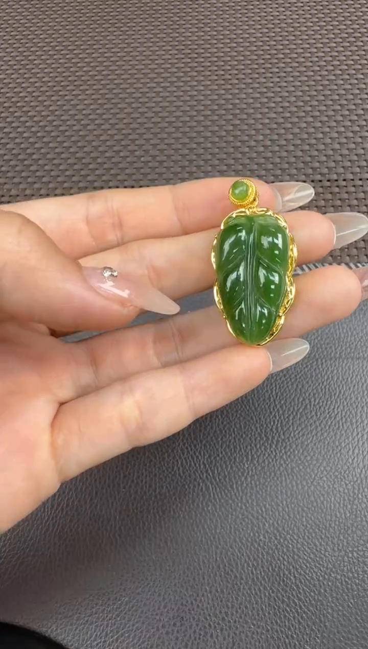 【闪购商品】和田玉挂件18K金镶嵌挂件