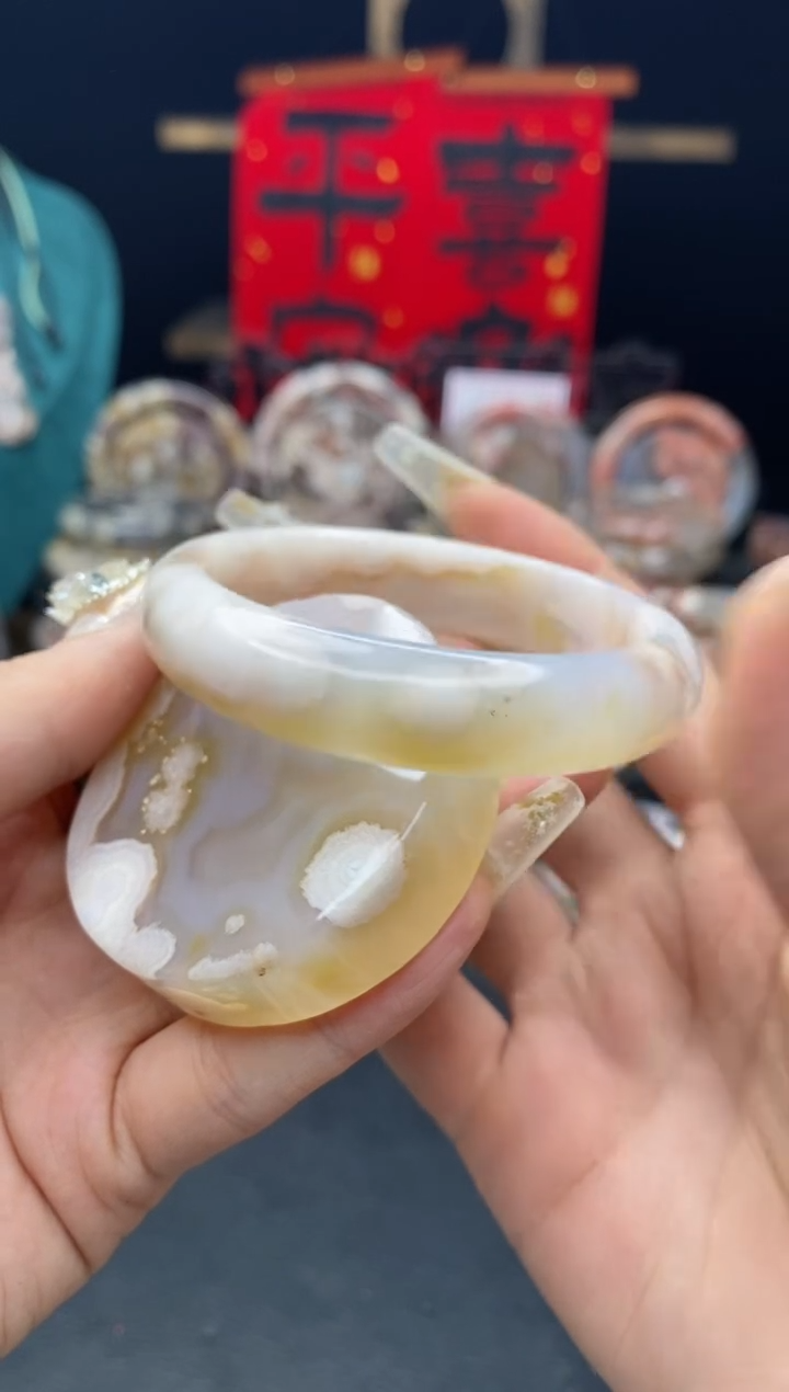 【闪购商品】石英质玉手镯（圆镯）未镶嵌54