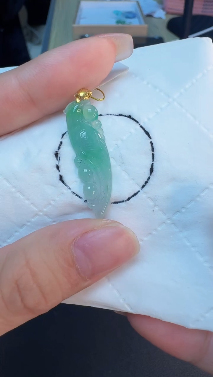 【闪购商品】翡翠颈饰18K金镶嵌缅甸翡翠A货吊坠