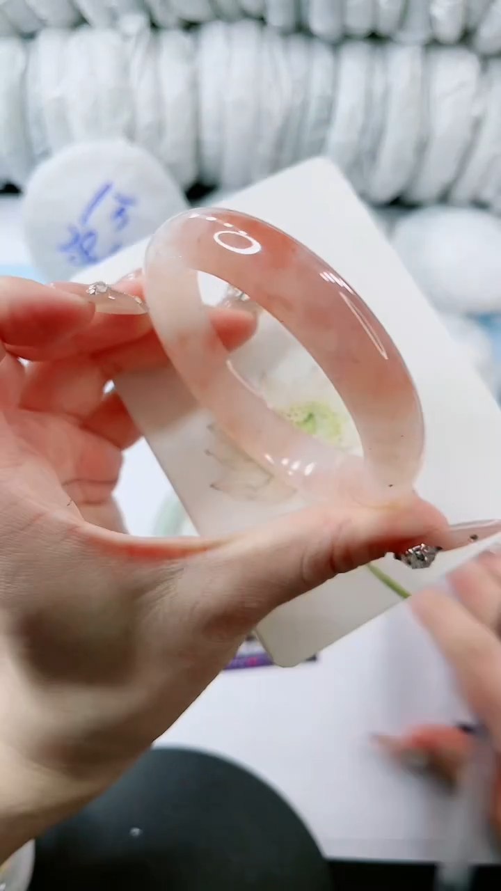 【闪购商品】石英质玉手镯未镶嵌多样性发货L169