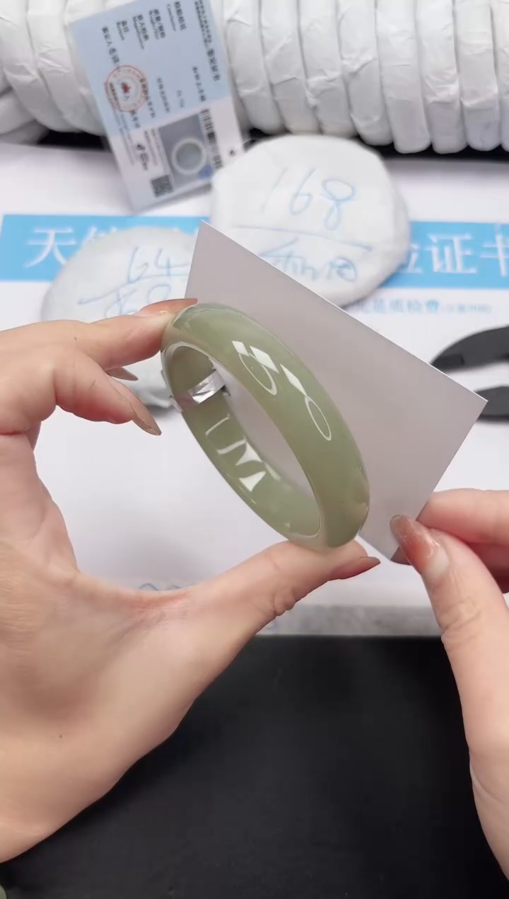 未镶嵌手镯石英质玉167-61.2DK