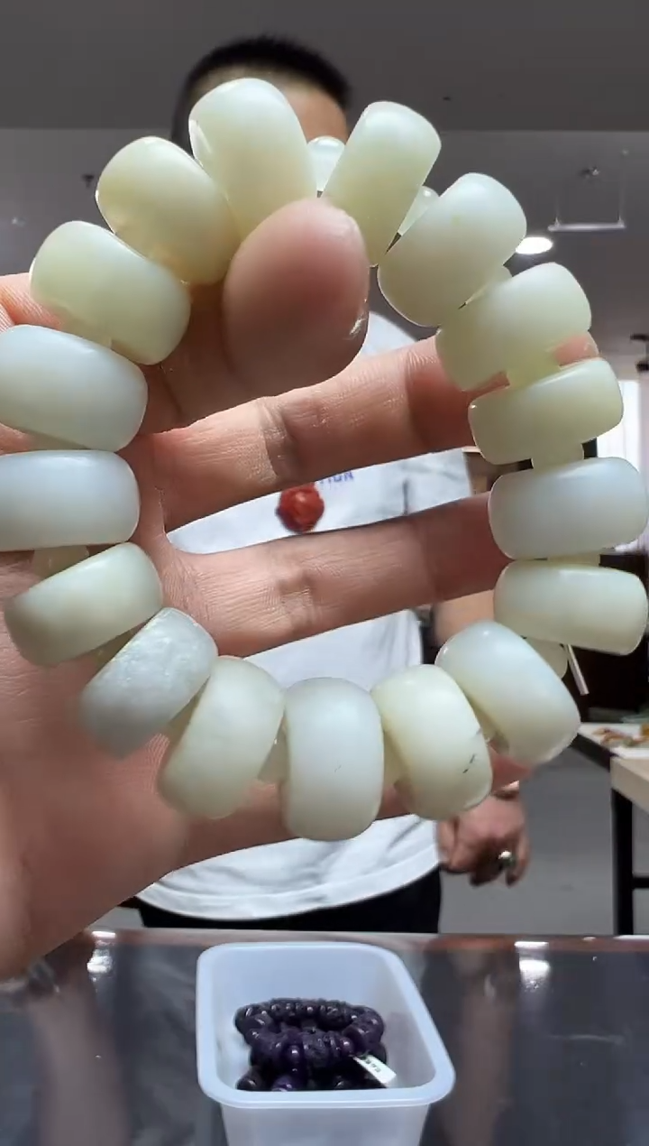 未镶嵌蛇纹石玉手串多样性发货其中发一